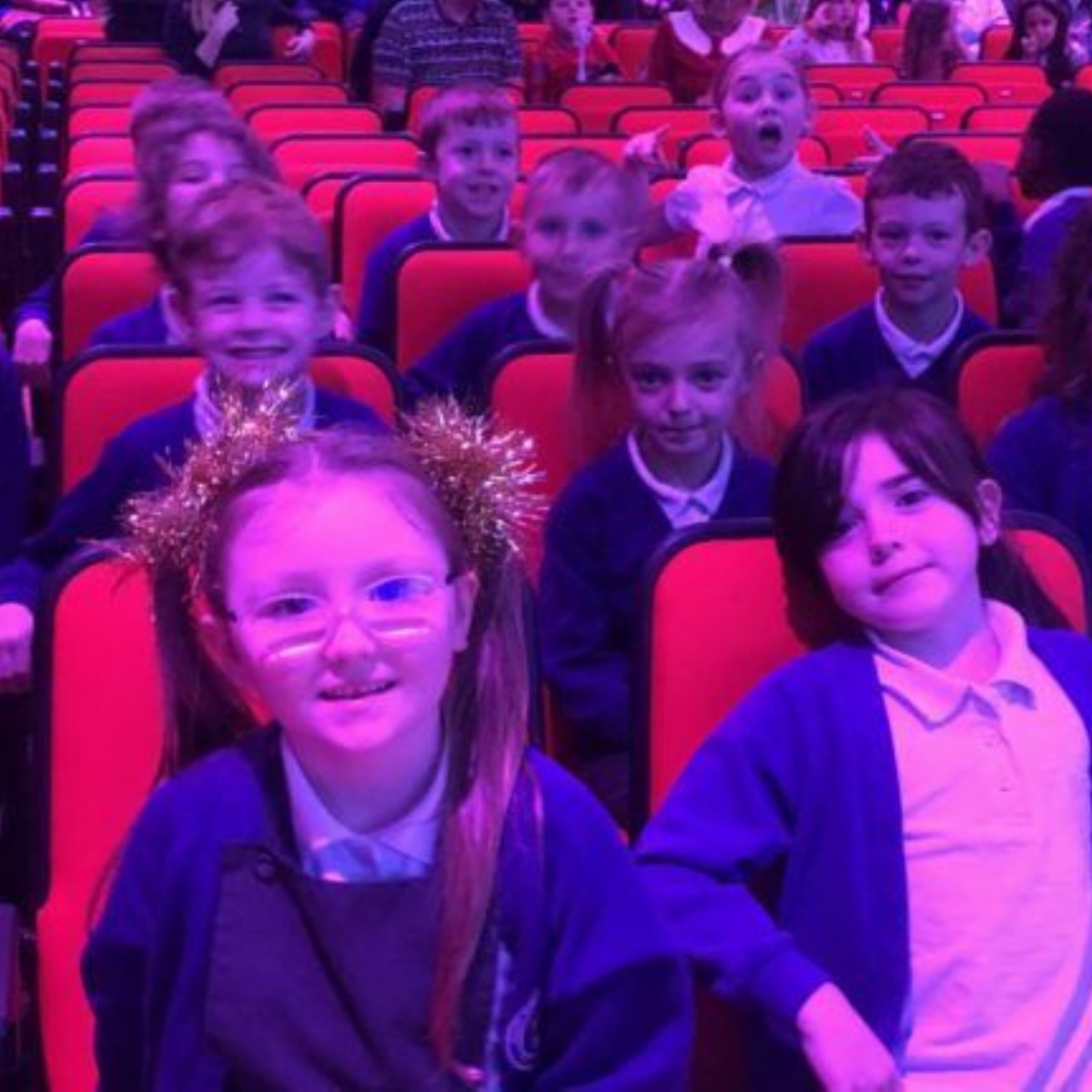 Oaklands Community Primary School Year 2 Visit The Pantomime 9002